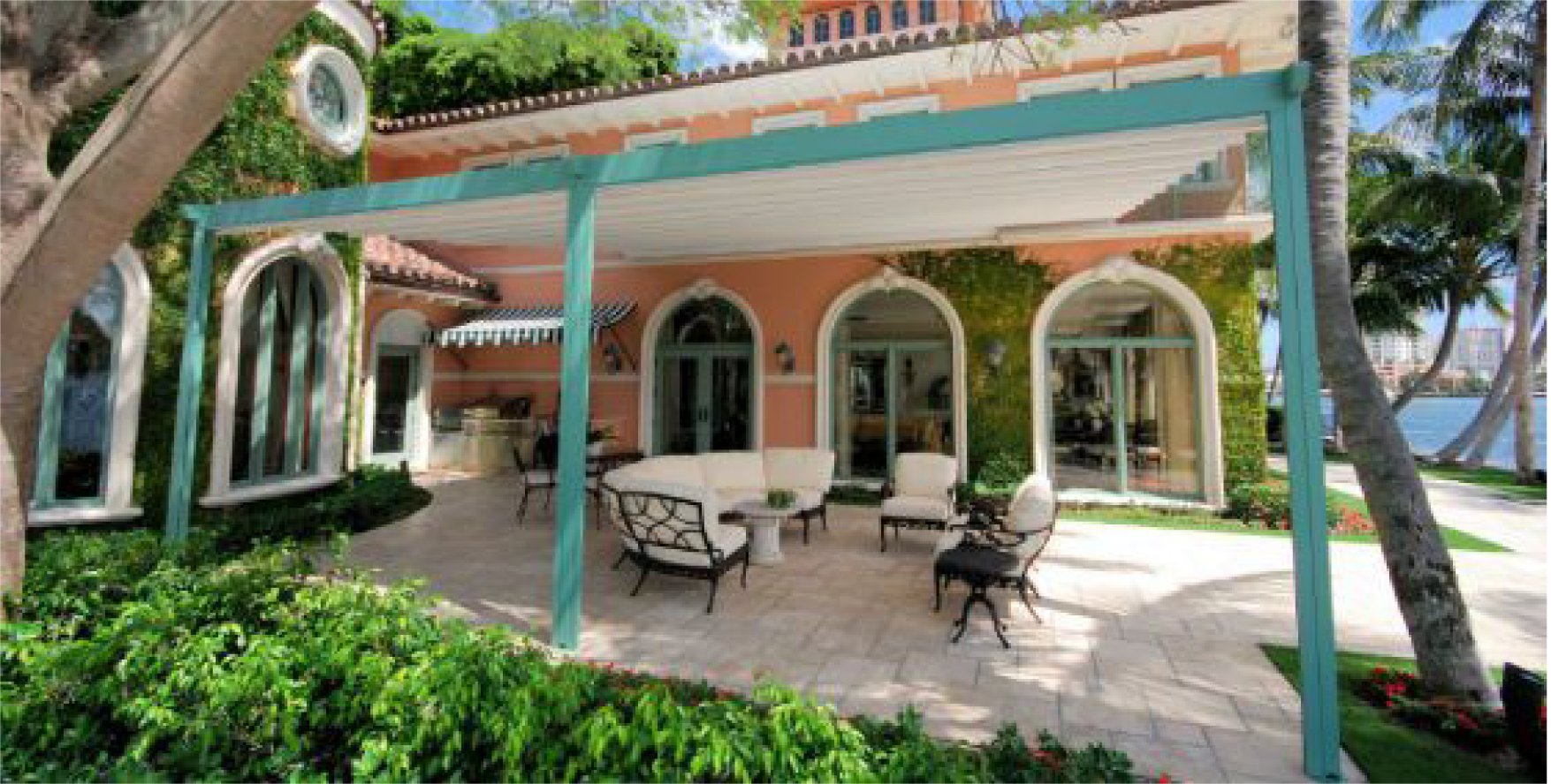 Retractable Awnings & Canopies