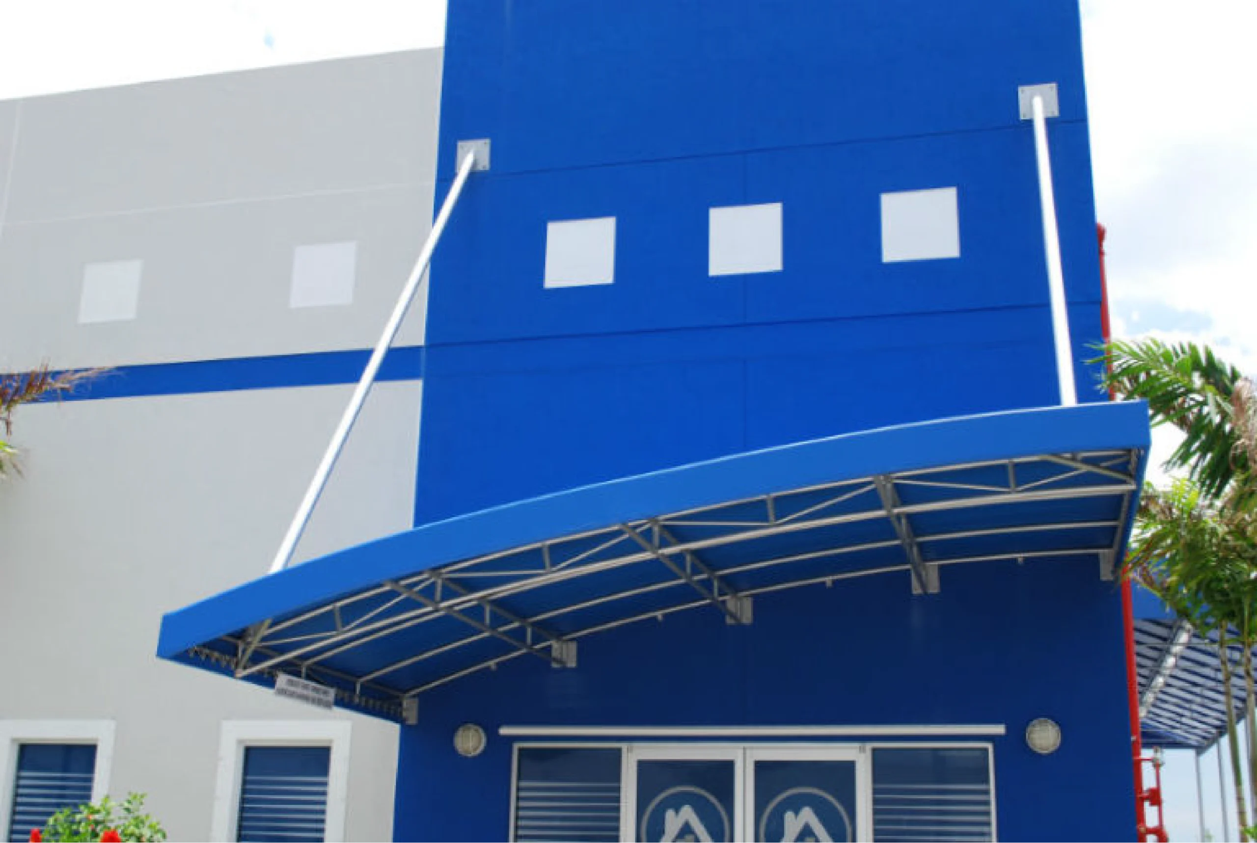 AVE AUCTION HOUSE - COMMERCIAL AWNING BY MIAMI AWNING COMPANY