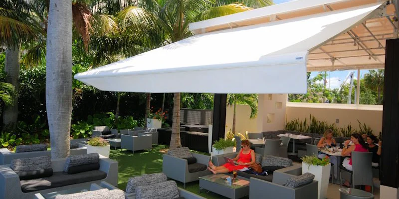 Retractable Awnings - Kaluz Restaurant - Ft. Lauderdale, FL